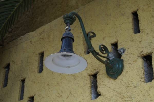 Abbildung 2: Wie lassen sich Außenlampen befestigen? Es gibt viele Lösungen?