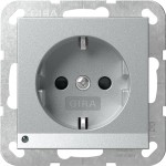 GIRA 417026 SCHUKO-Steckd. LED-Leuchte + SP System 55 F Alu 