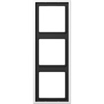 JUNG ES2983WW Rahmen 3fach, LS 990, IP 44, Edelstahl lackiert, alpinweiß, senkrechte und waagerechte Montage 